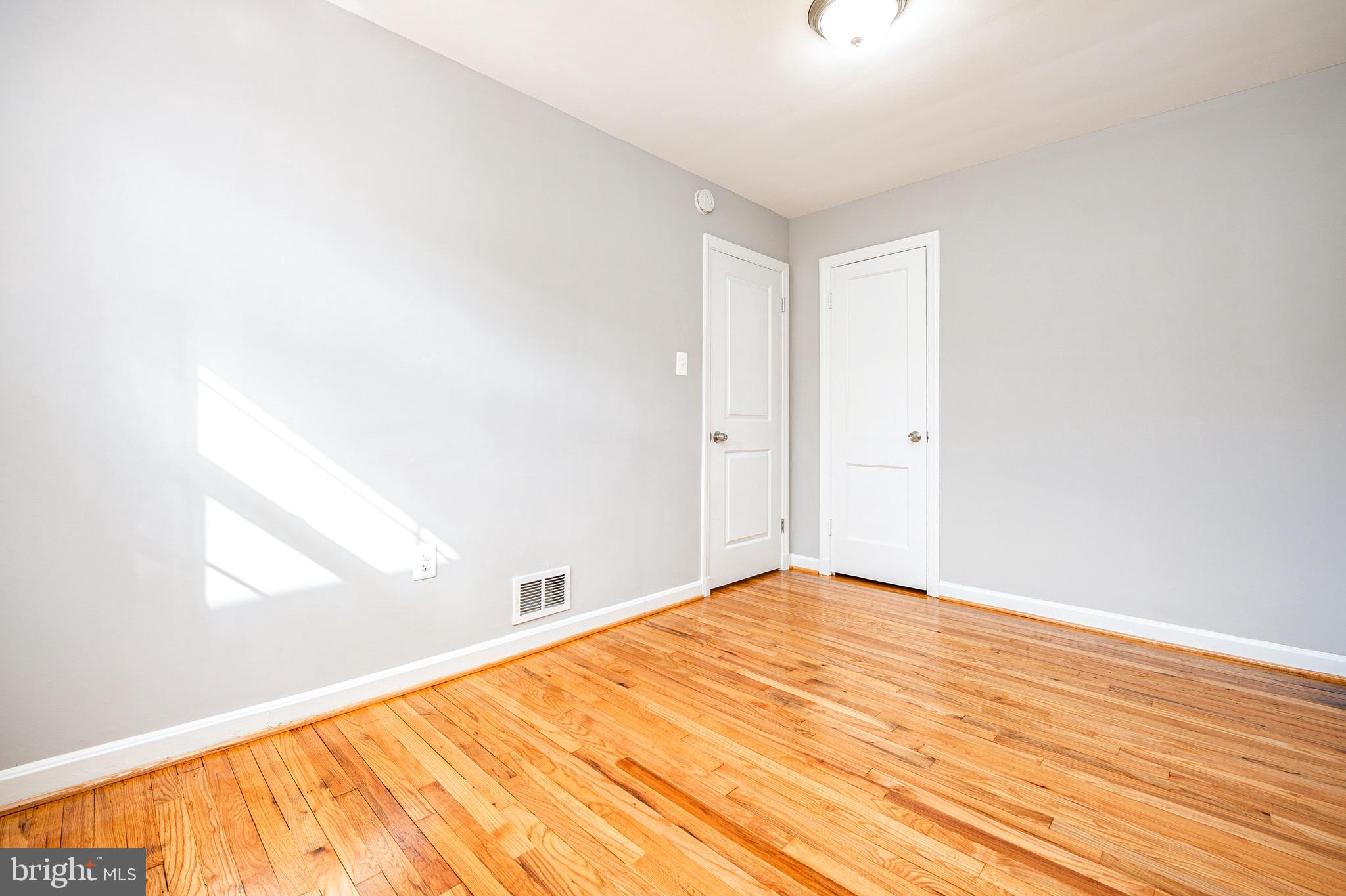 211 Whitmoor Terrace Silver Spring, MD 20901 - Photo 8 of 35