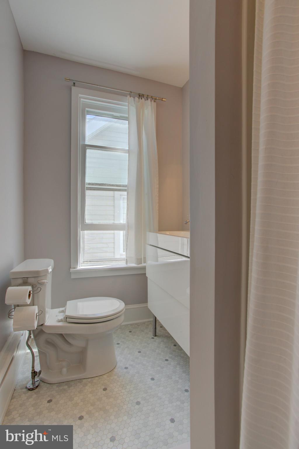 121 West Orange Street Lititz, PA 17543 - Photo 20 of 43