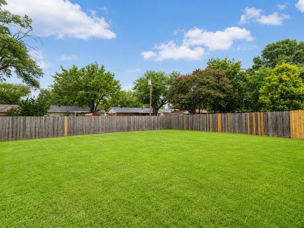 1231 Rutherford Drive Mesquite, TX 75149 - Photo 28 of 29 a view of a yard with a trampoline
