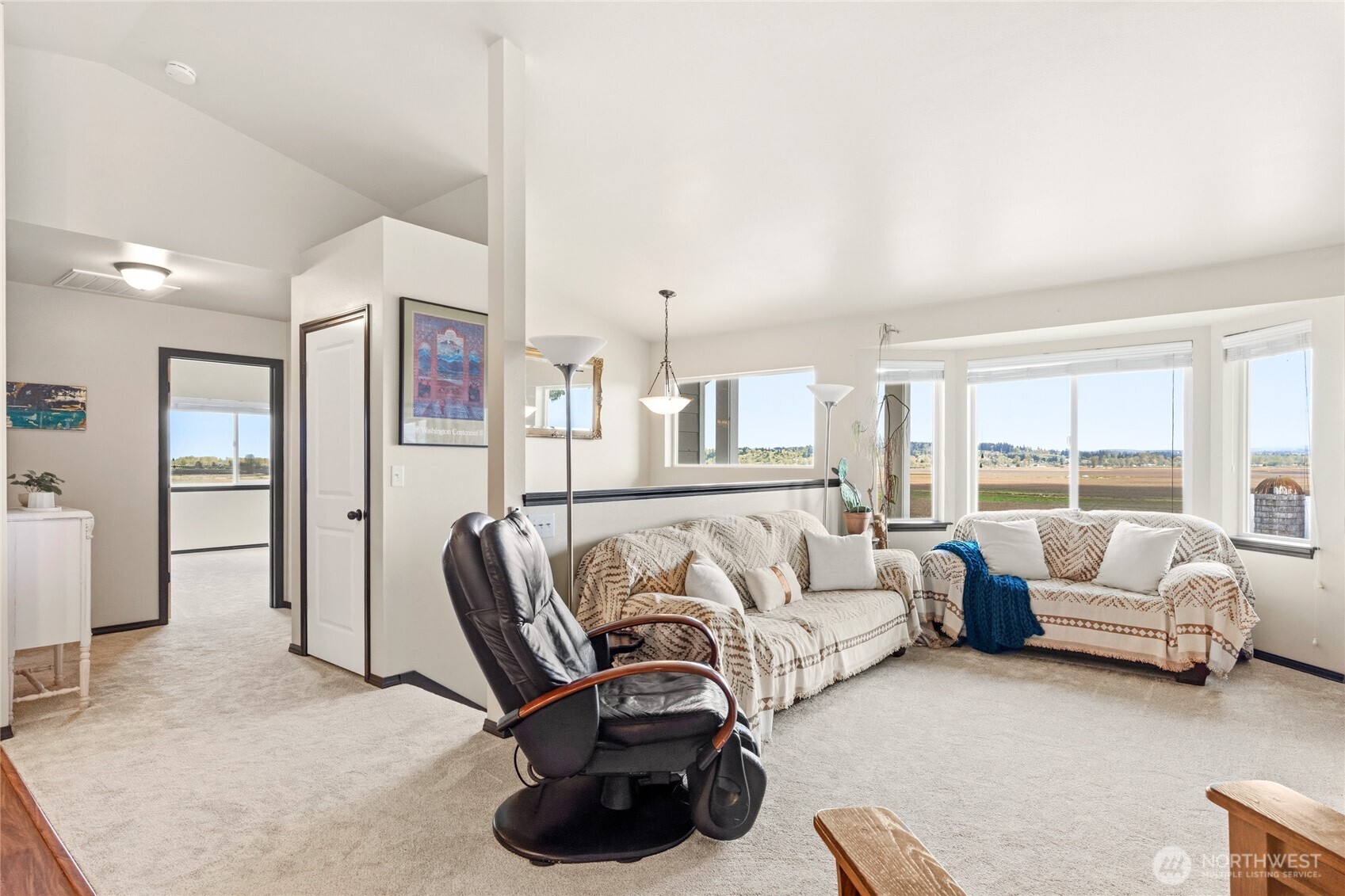 9702 Lowell Larimer Road Everett, WA 98208 - Photo 4 of 38