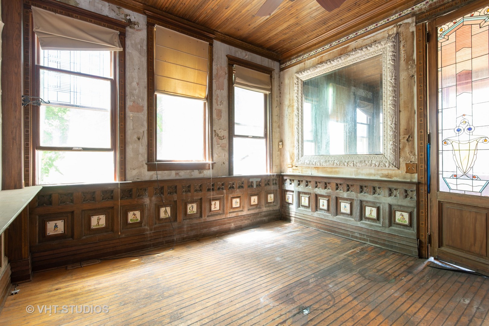 307 North Main Street Sycamore, IL 60178 - Photo 19 of 32 a view of a entryway door of the house