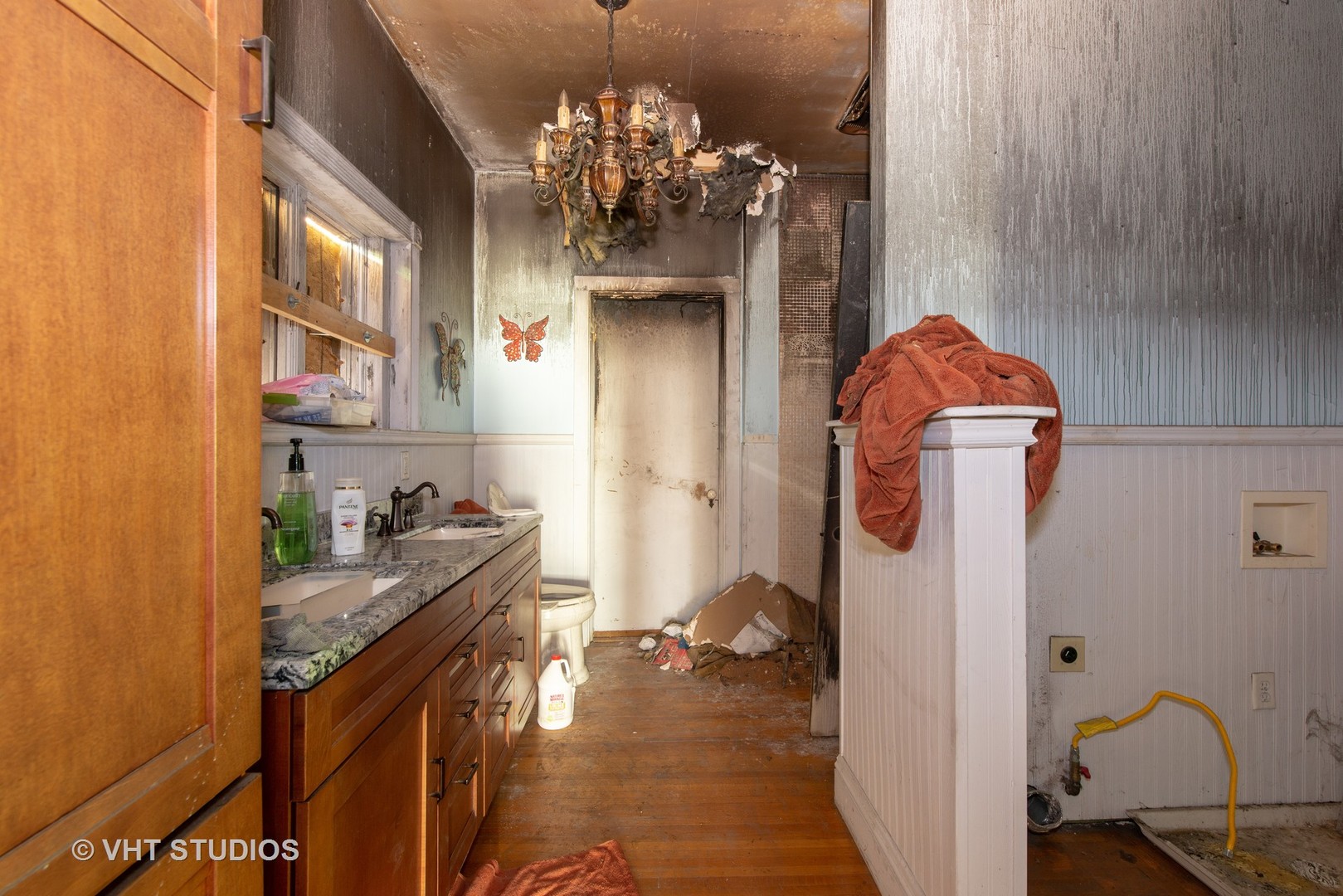 307 North Main Street Sycamore, IL 60178 - Photo 24 of 32 a dining room with furniture and chandelier