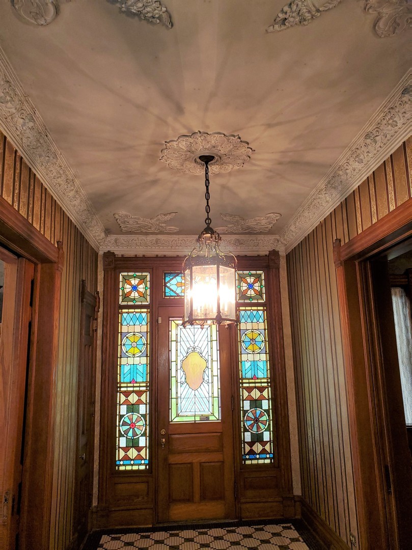 307 North Main Street Sycamore, IL 60178 - Photo 6 of 32 a view of an entryway door