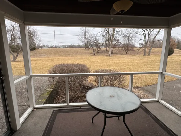 $2,200 | 233 Manor Drive, Bettendorf, IA 52722
