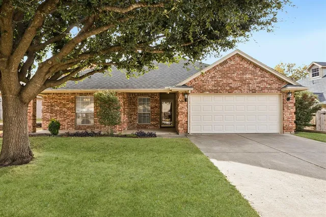 $320,000 | 821 Willow Court, Saginaw, TX 76179