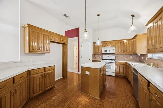 $320,000 | 821 Willow Court, Saginaw, TX 76179