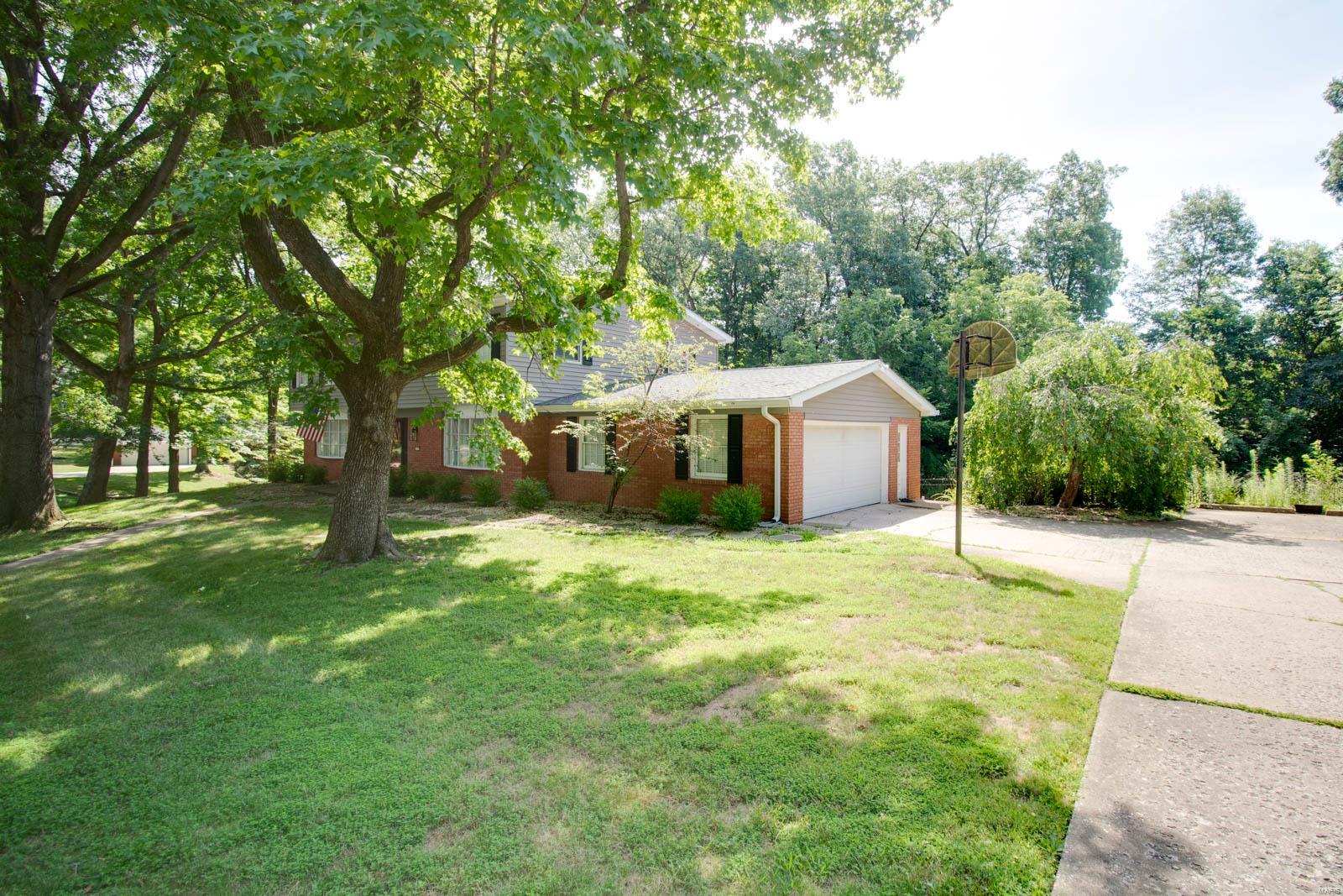 1807 Arrowhead Lane Godfrey, IL 62035 - Photo 3 of 60