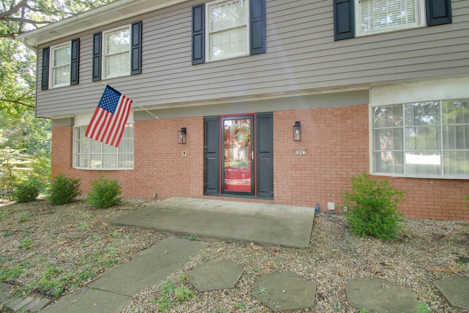 1807 Arrowhead Lane Godfrey, IL 62035 - Photo 5 of 60