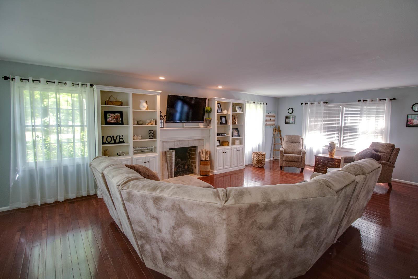 1807 Arrowhead Lane Godfrey, IL 62035 - Photo 7 of 60