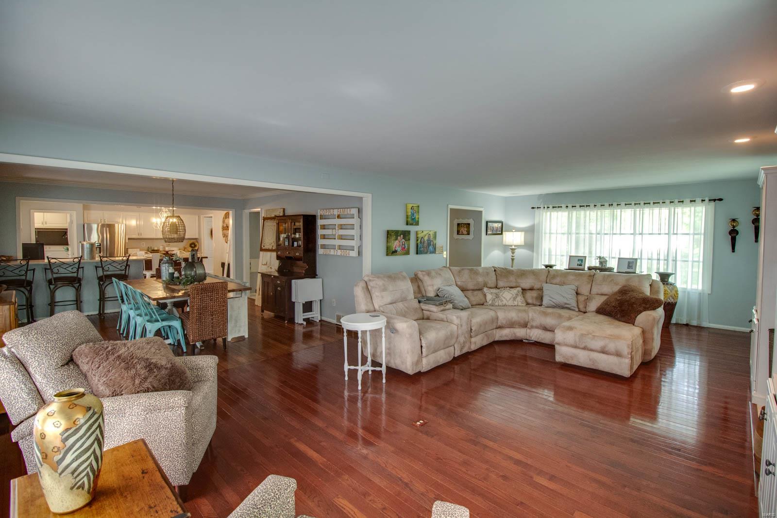 1807 Arrowhead Lane Godfrey, IL 62035 - Photo 8 of 60