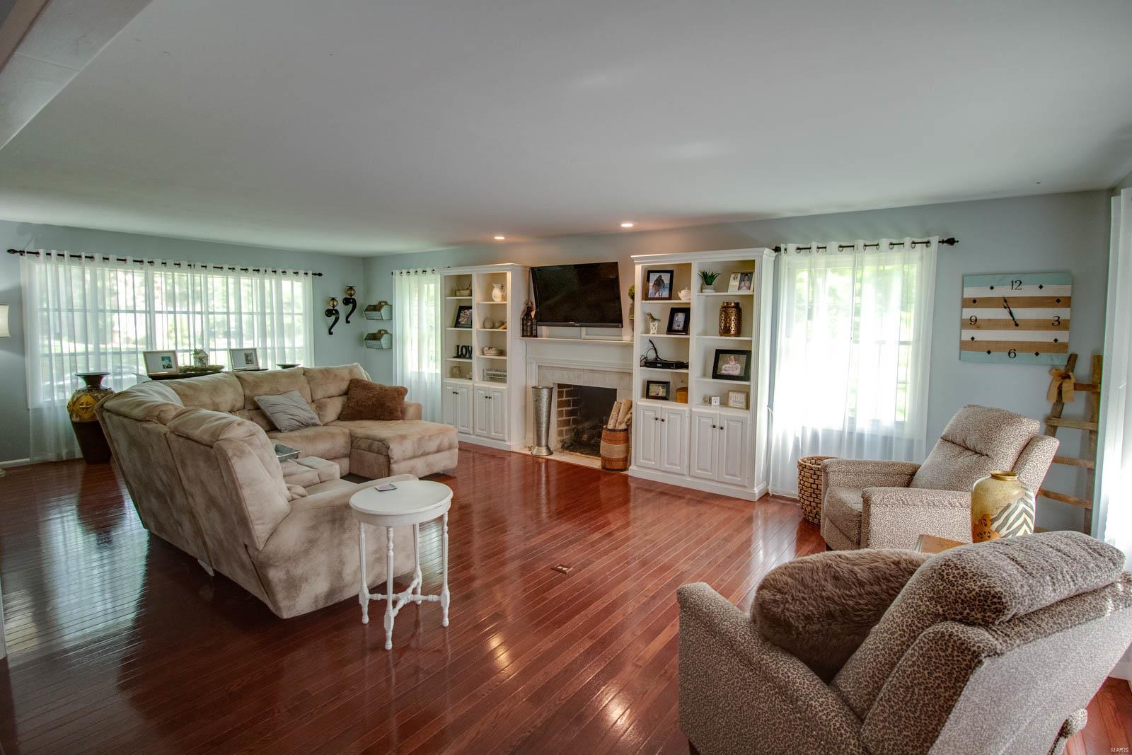 1807 Arrowhead Lane Godfrey, IL 62035 - Photo 9 of 60