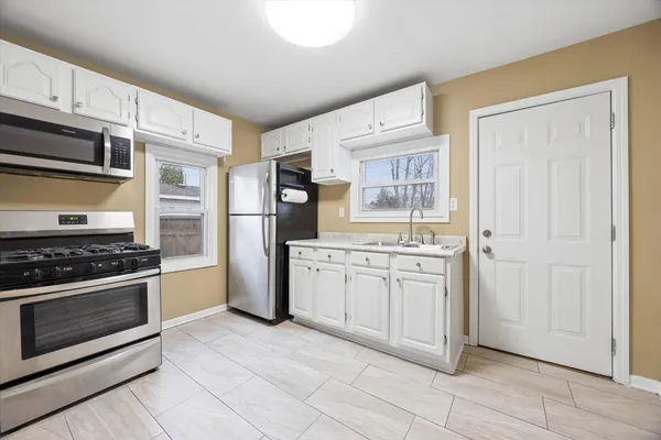 $175,000 | 557 Howard Avenue, Aurora, IL 60506