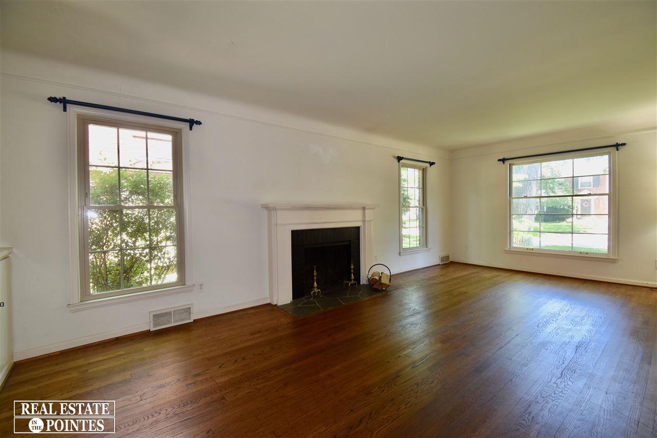 1699 Severn Road Grosse Pointe Woods, MI 48236 - Photo 9 of 28