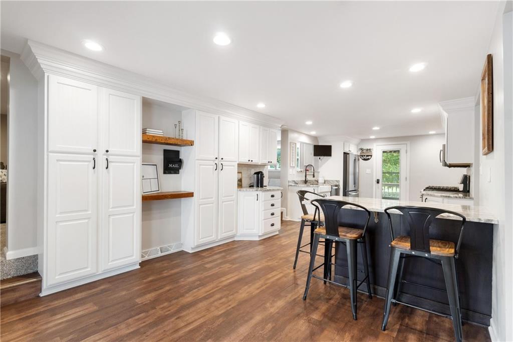 2124 Middle Road Glenshaw, PA 15116 - Photo 11 of 39 Gallery Image 11
