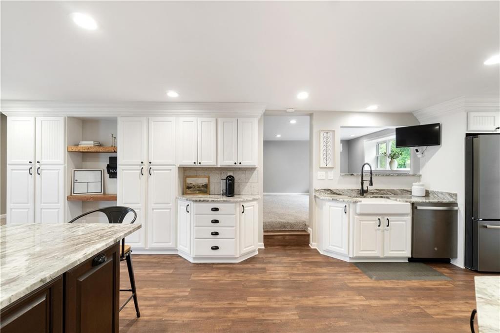 2124 Middle Road Glenshaw, PA 15116 - Photo 13 of 39 Gallery Image 13