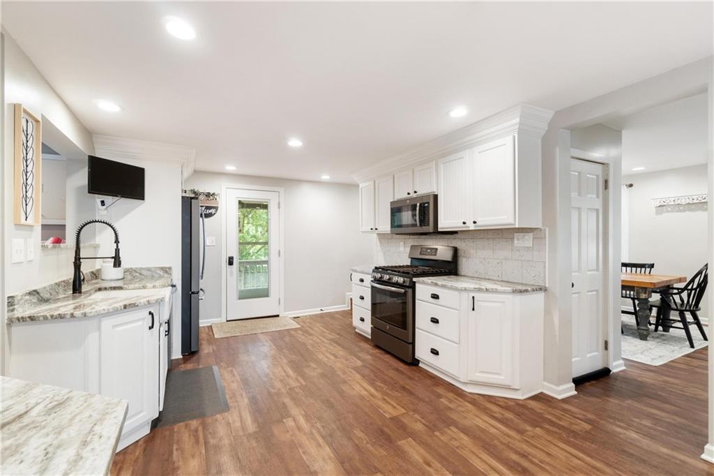 2124 Middle Road Glenshaw, PA 15116 - Photo 16 of 39 Gallery Image 16