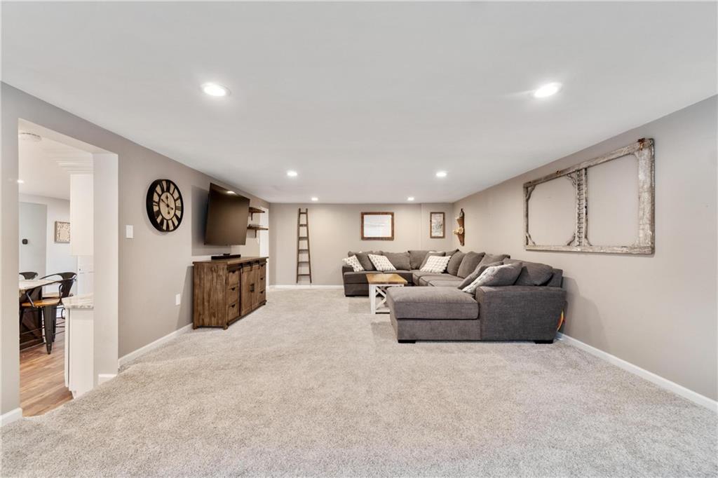 2124 Middle Road Glenshaw, PA 15116 - Photo 18 of 39 Gallery Image 18