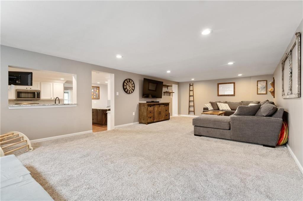 2124 Middle Road Glenshaw, PA 15116 - Photo 19 of 39 Gallery Image 19