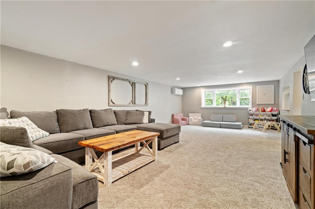 2124 Middle Road Glenshaw, PA 15116 - Photo 20 of 39 Gallery Image 20
