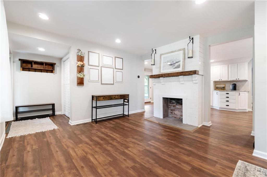 2124 Middle Road Glenshaw, PA 15116 - Photo 8 of 39 Gallery Image 8