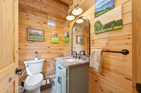 $829,000 | 1218 Moody Road, Byrdstown, TN 38549