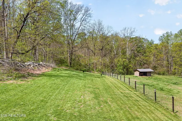 $829,000 | 1218 Moody Road, Byrdstown, TN 38549