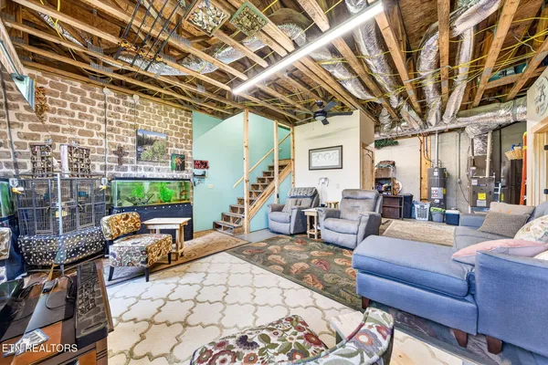 $829,000 | 1218 Moody Road, Byrdstown, TN 38549