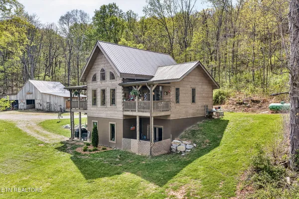 $829,000 | 1218 Moody Road, Byrdstown, TN 38549