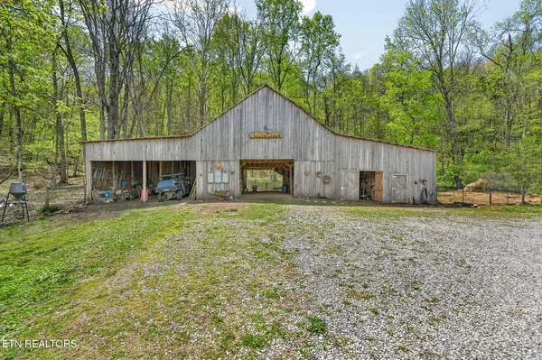 $829,000 | 1218 Moody Road, Byrdstown, TN 38549