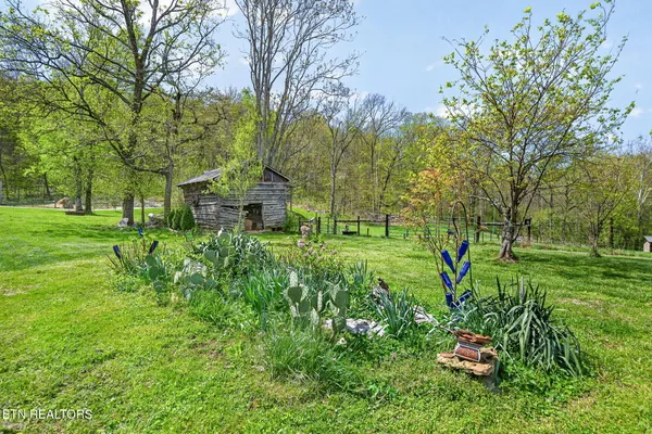$829,000 | 1218 Moody Road, Byrdstown, TN 38549