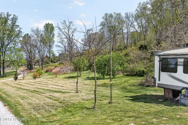 $829,000 | 1218 Moody Road, Byrdstown, TN 38549