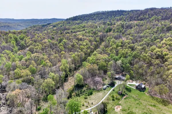 $829,000 | 1218 Moody Road, Byrdstown, TN 38549