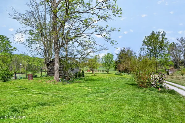 $829,000 | 1218 Moody Road, Byrdstown, TN 38549