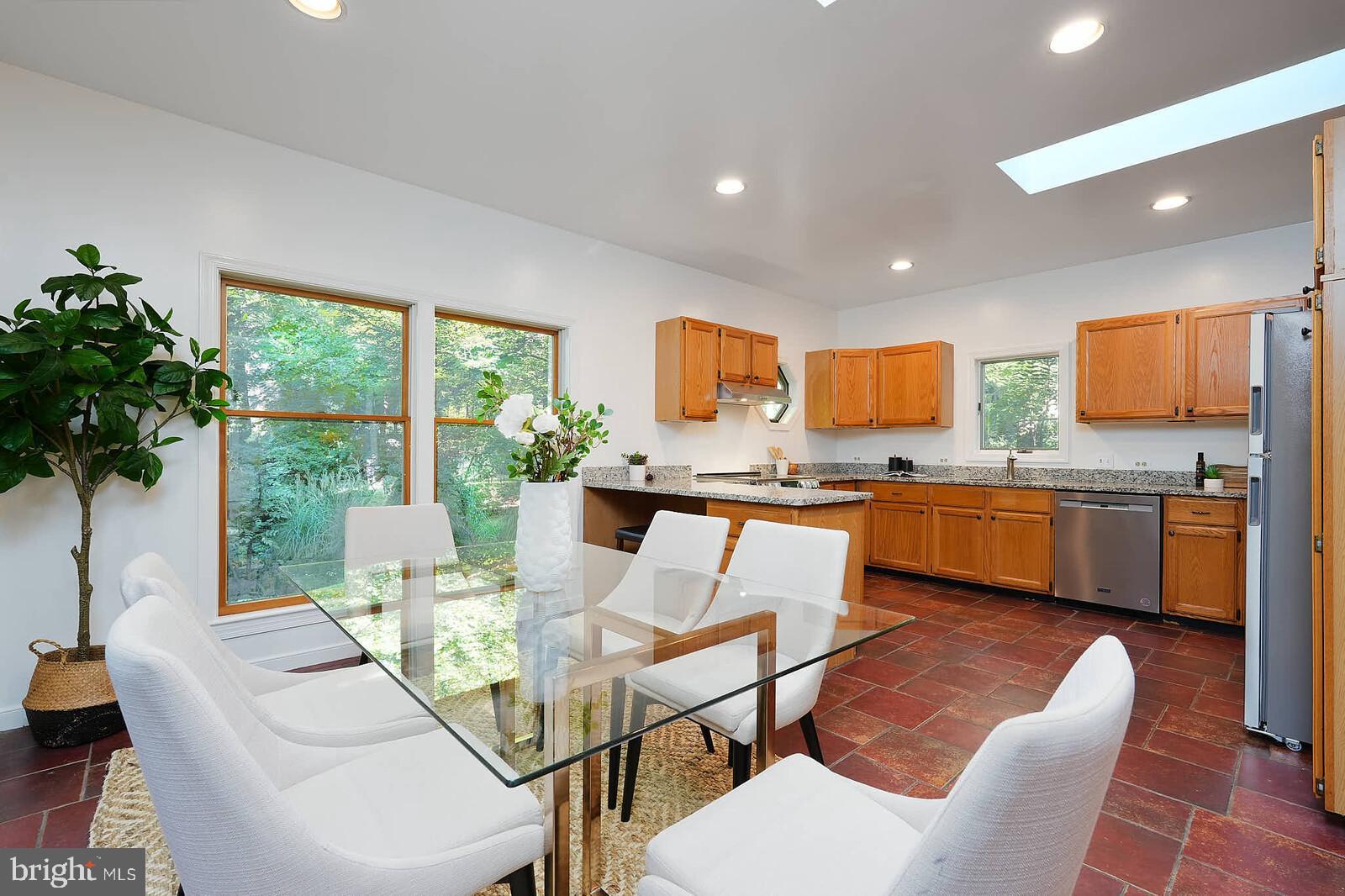 302 Windsor Street Silver Spring, MD 20910 - Photo 9 of 56 Gallery Image 9