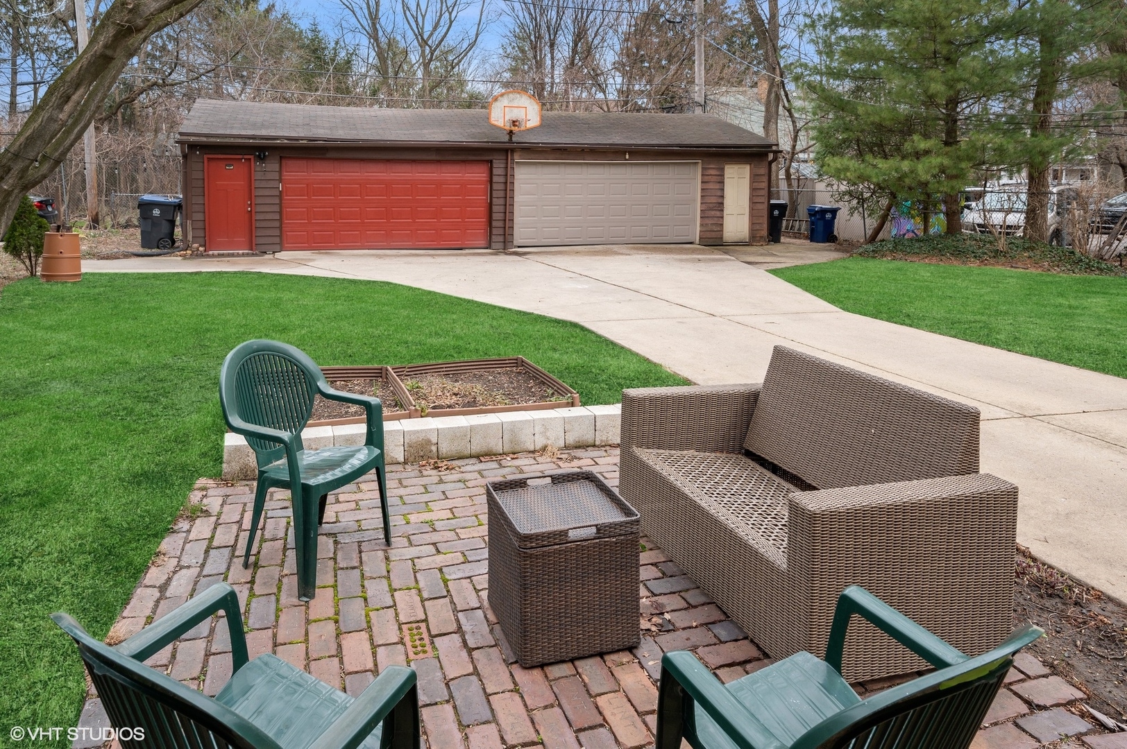 2311 Brown Avenue, Unit 1 Evanston, IL 60201 - Photo 4 of 13 a front view of a house with garden