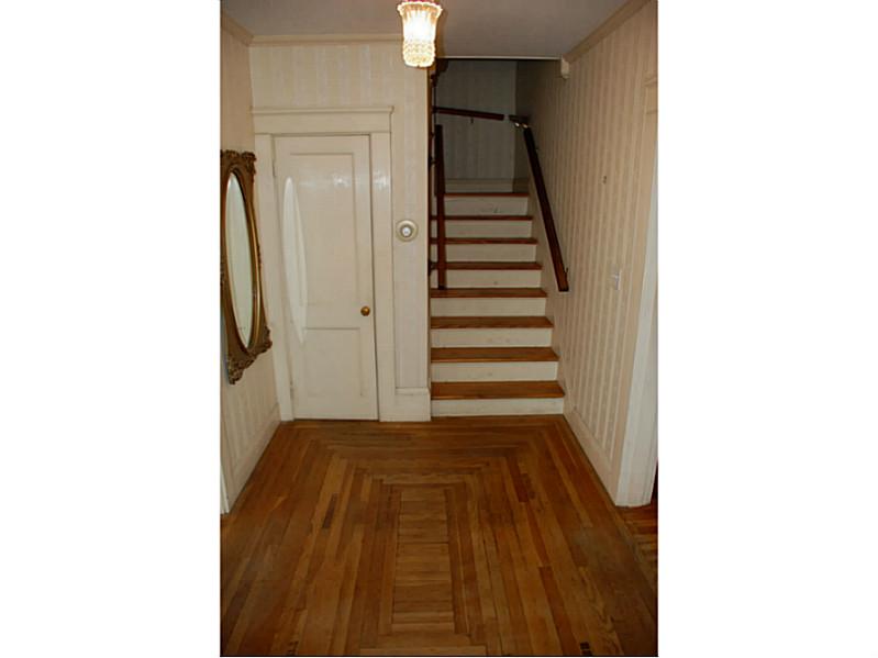 45 Highland Street Woonsocket, RI 02895 - Photo 11 of 22 Entry.