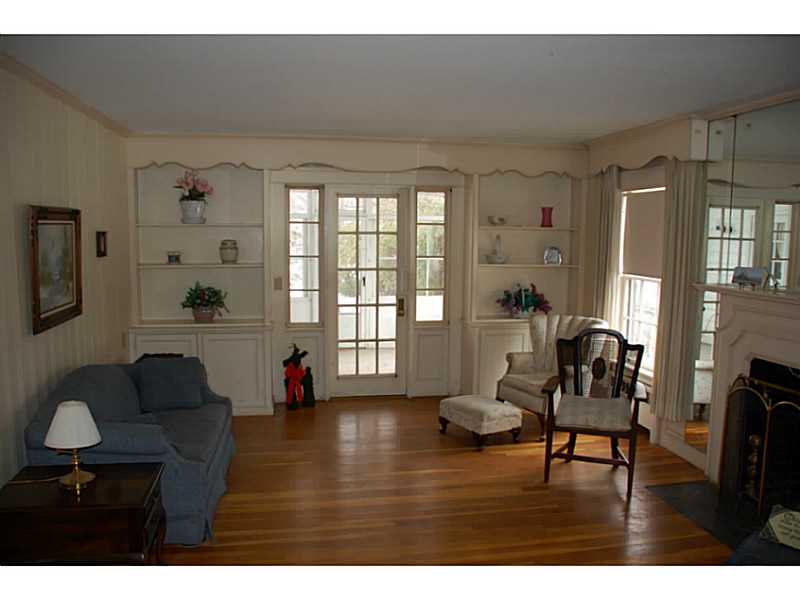 45 Highland Street Woonsocket, RI 02895 - Photo 7 of 22 Living Room.