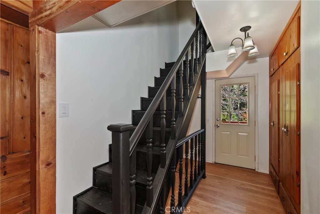 863 Oak Road Lake Arrowhead, CA 92385 - Photo 20 of 42 a view of hallway with stairs