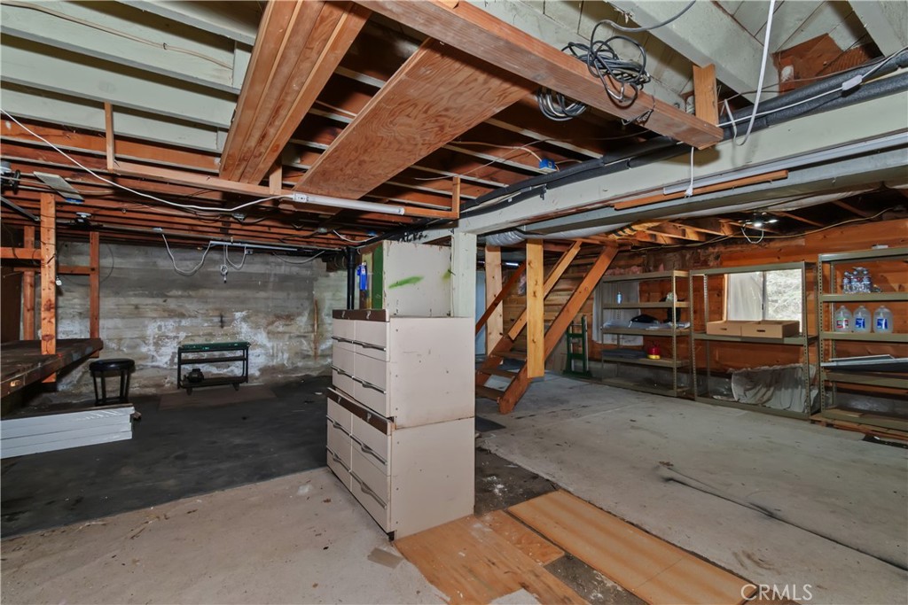 863 Oak Road Lake Arrowhead, CA 92385 - Photo 33 of 42 a view of garage