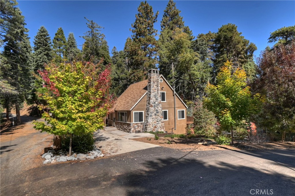 863 Oak Road Lake Arrowhead, CA 92385 - Photo 42 of 42 a view of a house with a yard