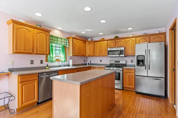 $325,000 | 810 Southgate Drive, Lake Summerset, IL 61019