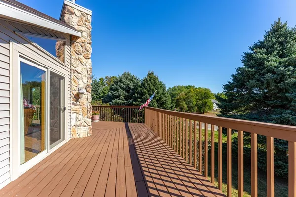$325,000 | 810 Southgate Drive, Lake Summerset, IL 61019