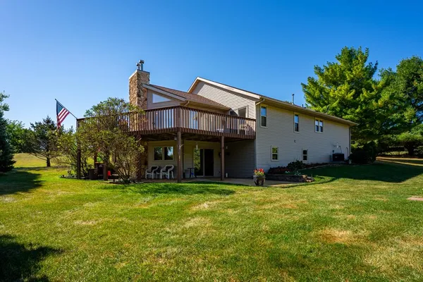 $325,000 | 810 Southgate Drive, Lake Summerset, IL 61019