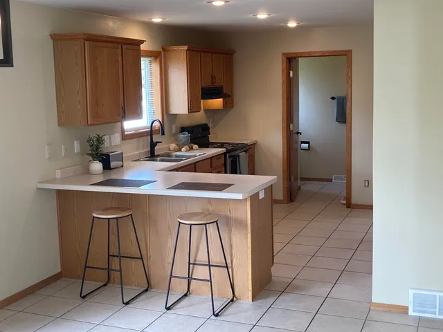 $264,900 | 1701 Meadow View Lane, Little Chute, WI 54140