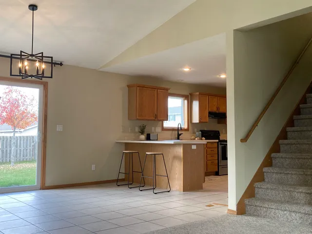 $264,900 | 1701 Meadow View Lane, Little Chute, WI 54140