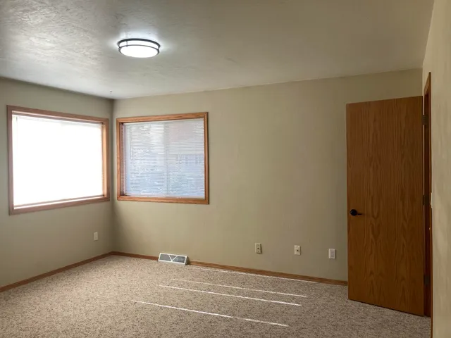 $264,900 | 1701 Meadow View Lane, Little Chute, WI 54140