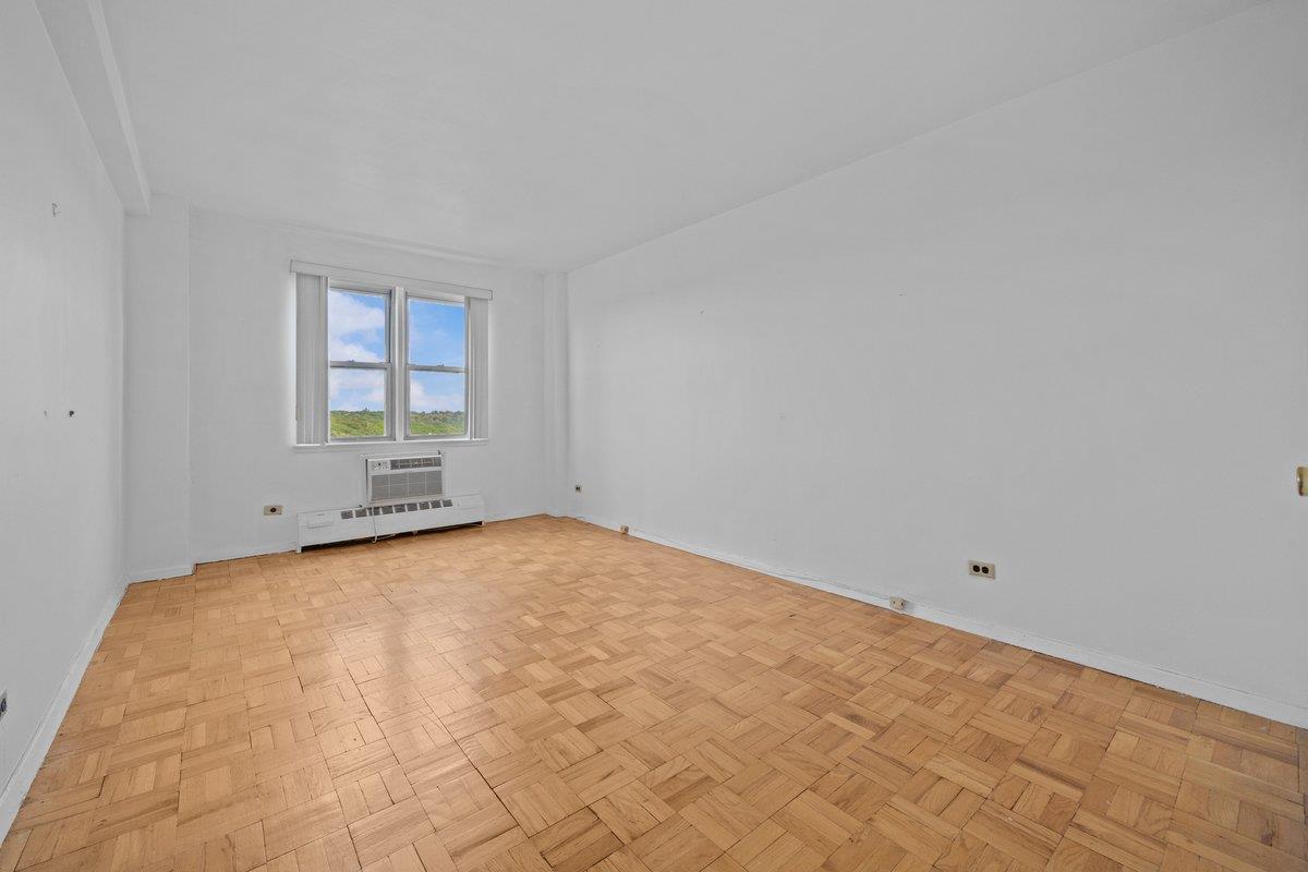 5500 Fieldston Road, Unit 8CC Bronx, NY 10471 - Photo 10 of 27 an empty room with windows