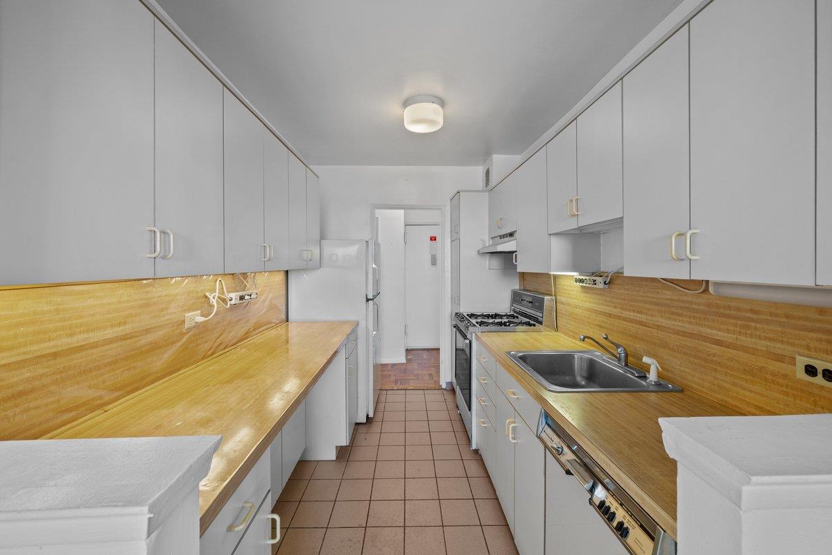 5500 Fieldston Road, Unit 8CC Bronx, NY 10471 - Photo 8 of 27 a kitchen with a stove a sink and a refrigerator