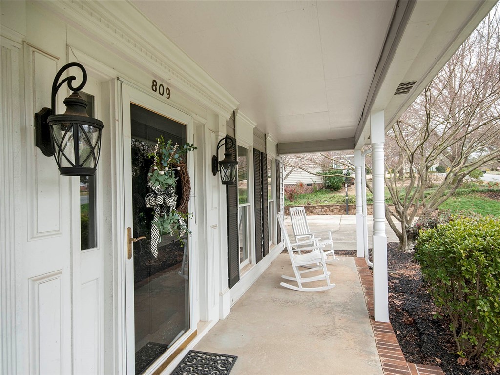 809 Huntington Road Easley, SC 29642 - Photo 4 of 37 Gallery Image 4