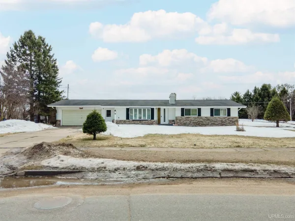 $189,900 | 4 19th Street, Caspian, MI 49915